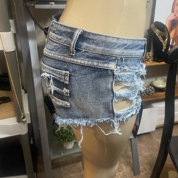💙 BeWicked L Denim Short Shorts that were purchased in Spearfish SD - Picture 4 of 7